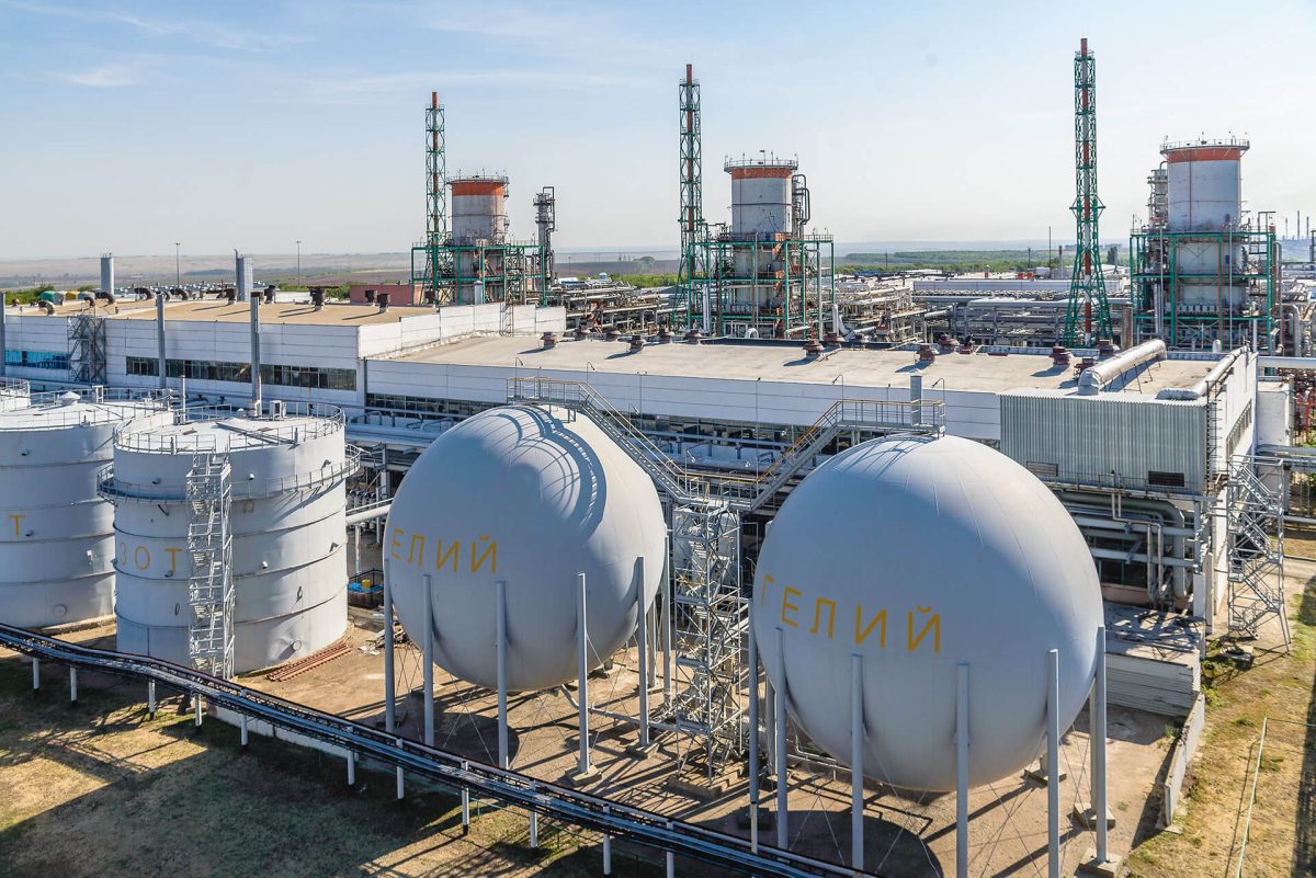 A Middle East wave of the helium crisis